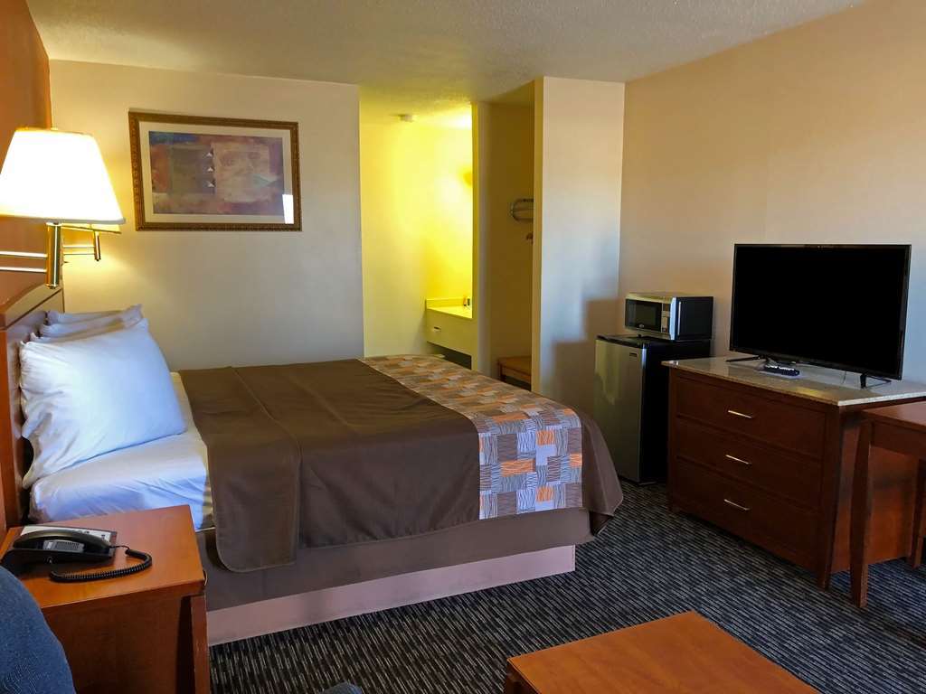 Americas Best Value Inn Sullivan Room photo