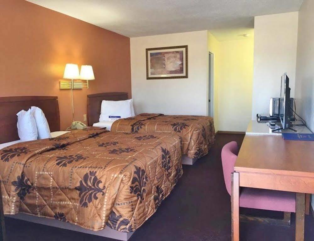 Americas Best Value Inn Sullivan Exterior photo