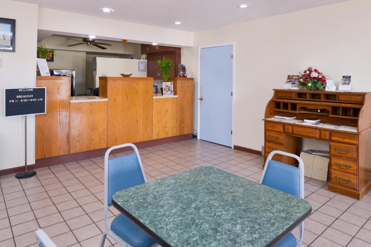 Americas Best Value Inn Sullivan Exterior photo