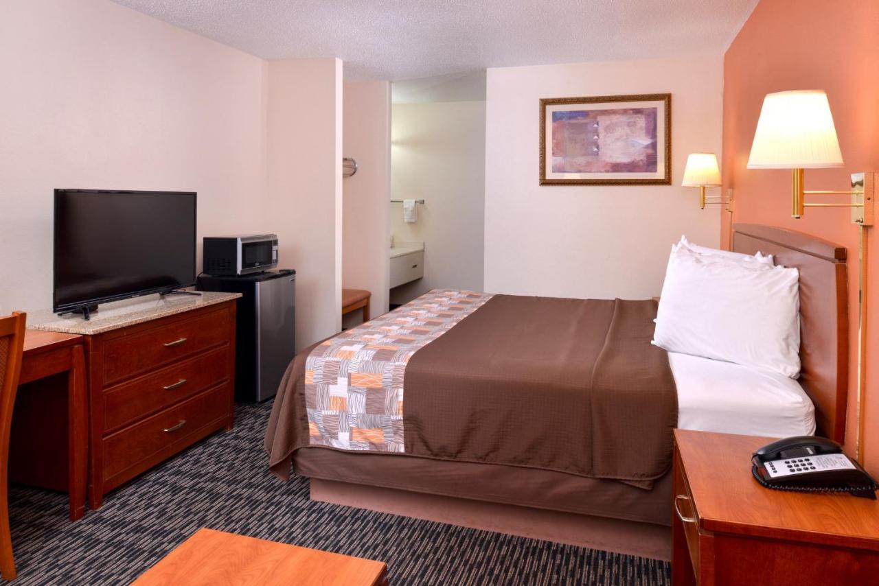 Americas Best Value Inn Sullivan Exterior photo