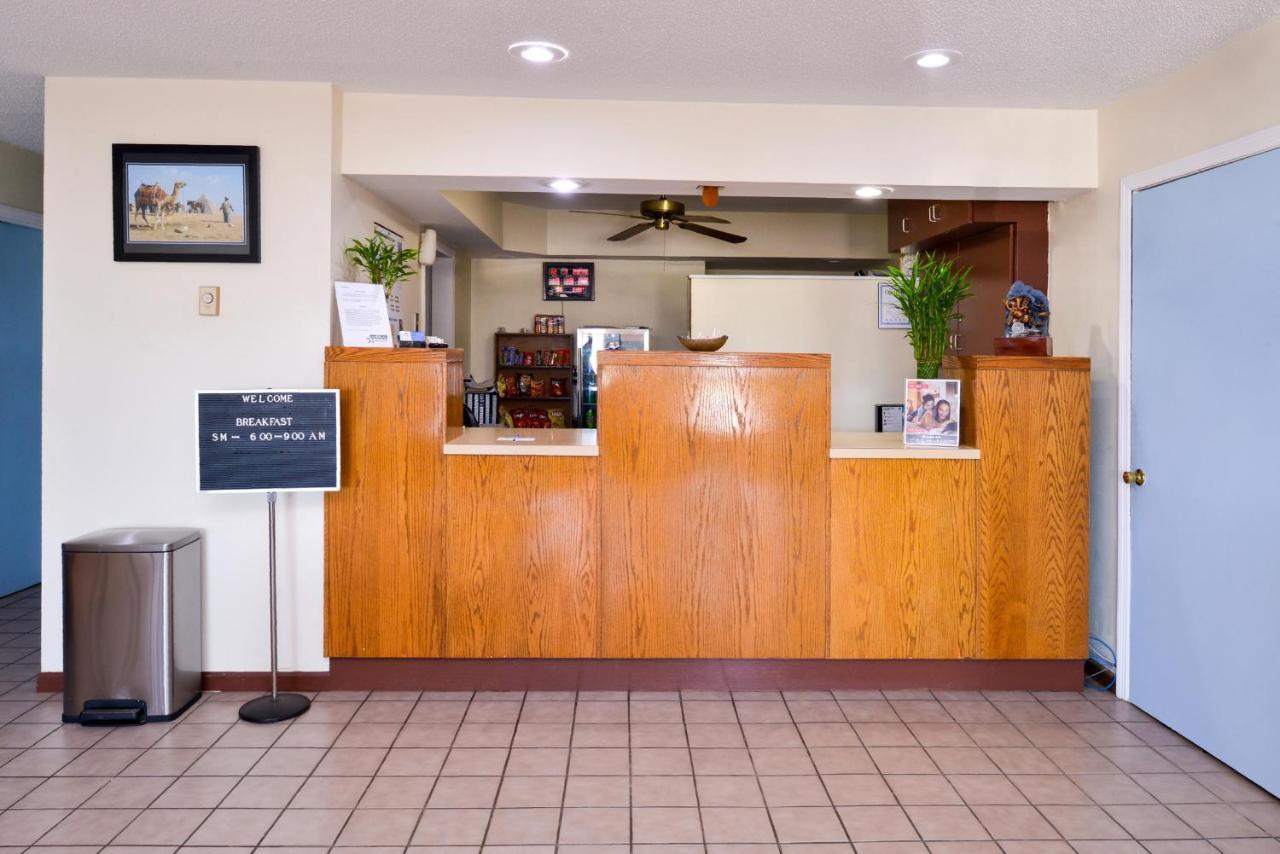 Americas Best Value Inn Sullivan Exterior photo